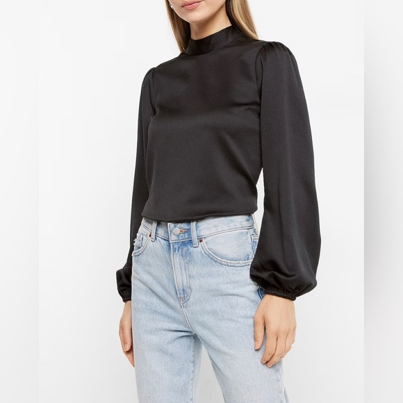 EXPRESS Mock-Neck Satin Top 🖤 - Picture 1 of 6